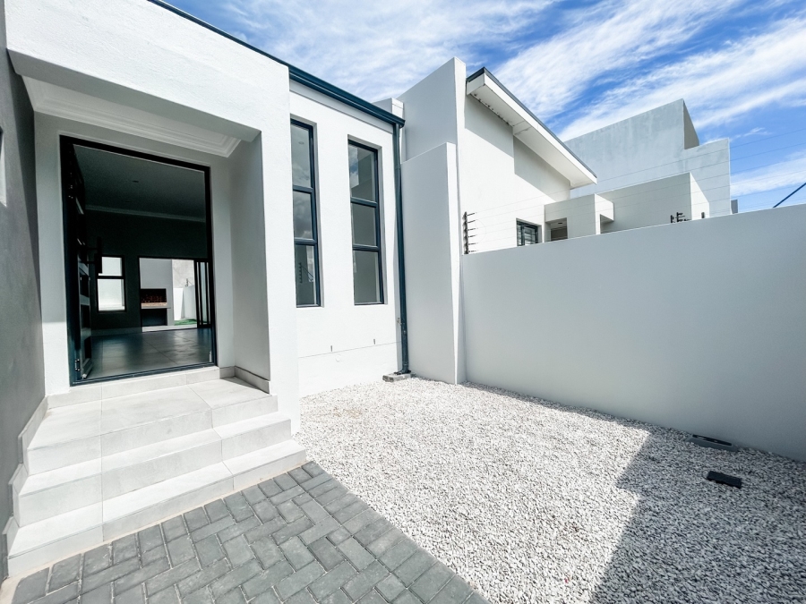 To Let 3 Bedroom Property for Rent in Sandown Western Cape